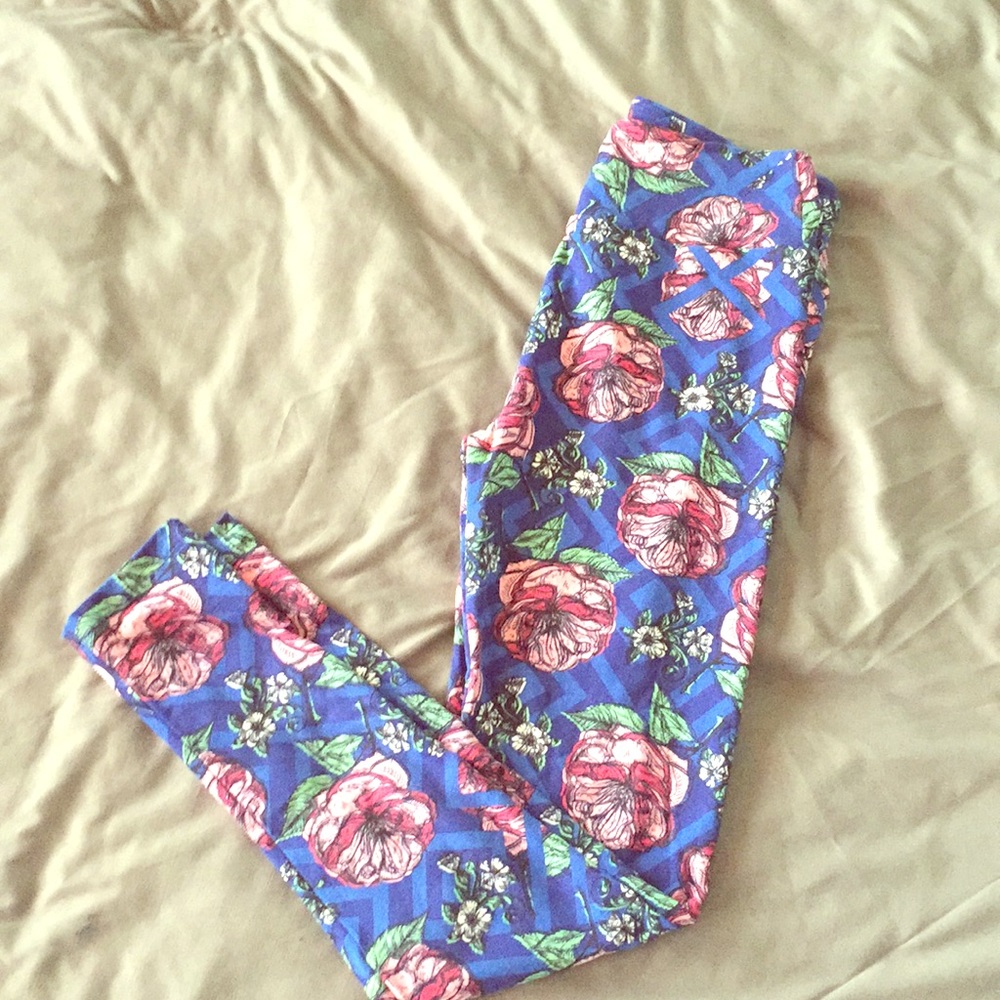 Lularoe one size ROSE Floral leggings 🌹🦄